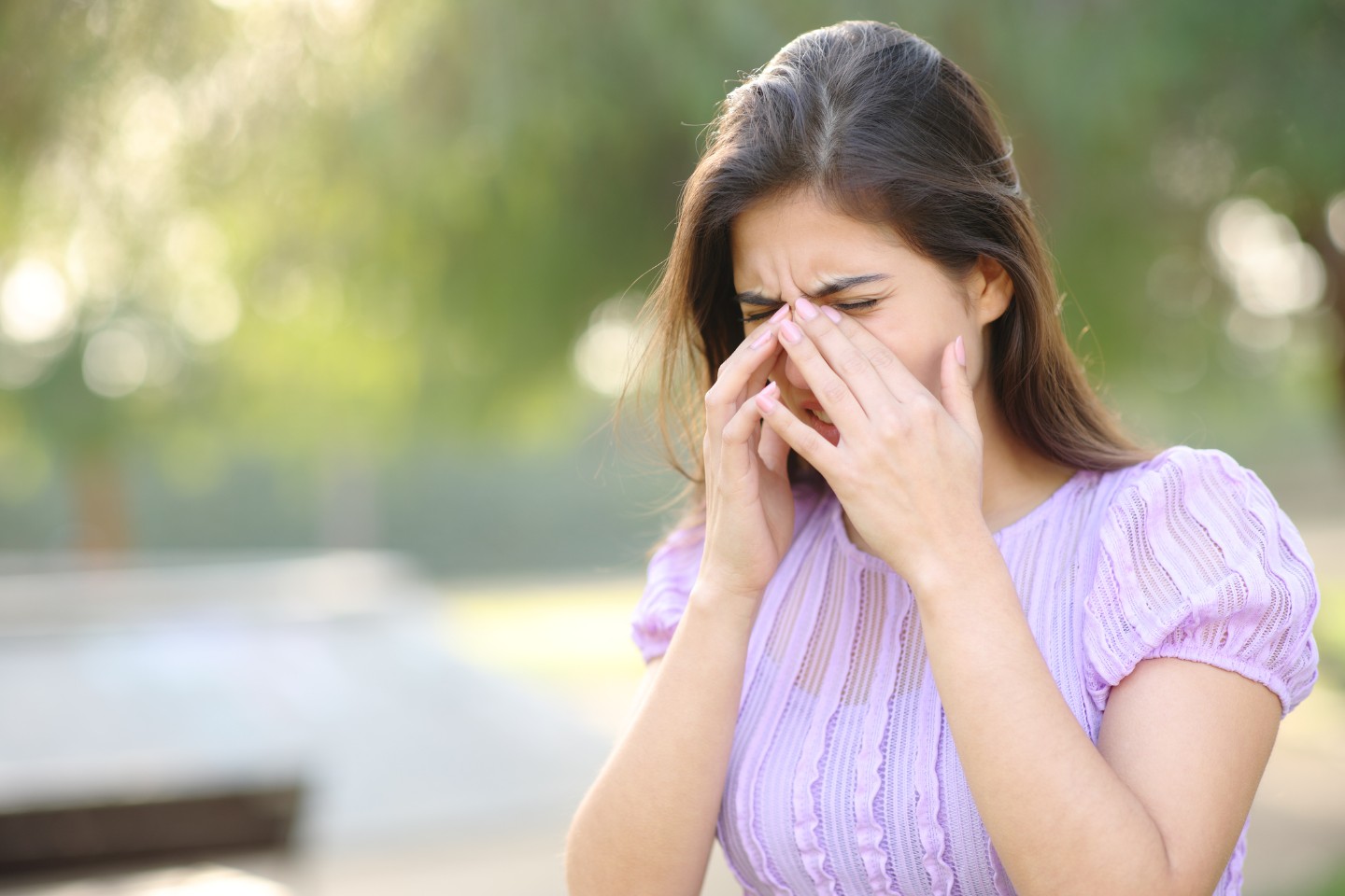 woman with itchy eyes allergies